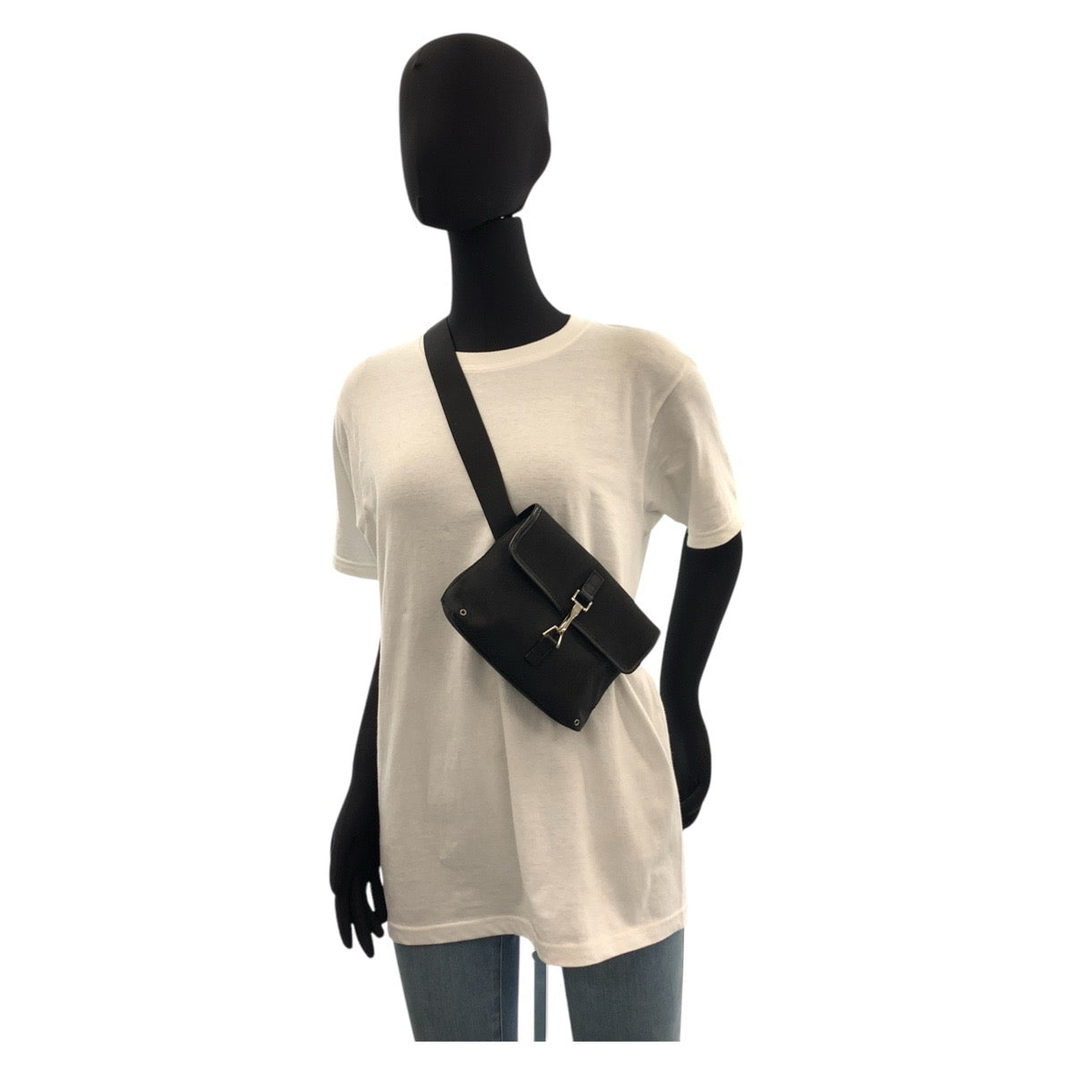 17456
GUCCI グッチ ブラック 黒 シルバー金具 GGキャンバス 92543 ボディバッグ バムバッグ  レディース ABP32