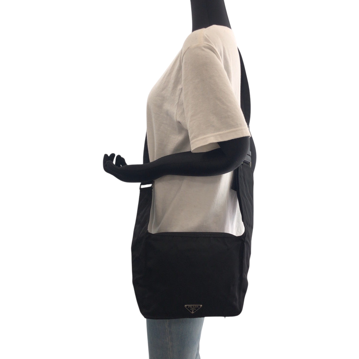 17466
PRADA プラダ テスート 三角ロゴプレート ブラック 黒 シルバー金具 ナイロン ショルダーバッグ ボディバッグ  レディース AB32