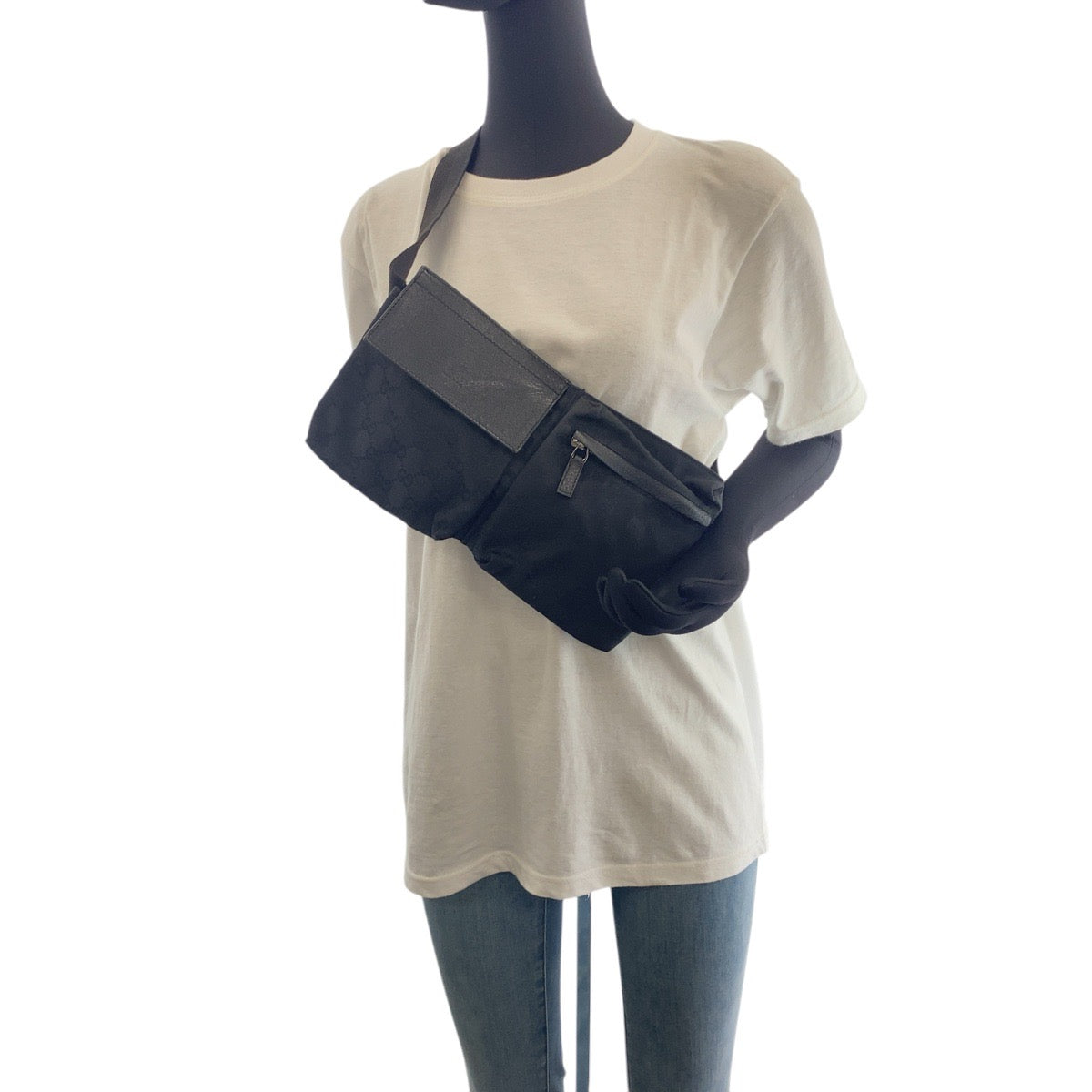 17467
GUCCI グッチ ブラック 黒 シルバー金具 GGキャンバス / レザー 28566 ボディバッグ バムバッグ  メンズ