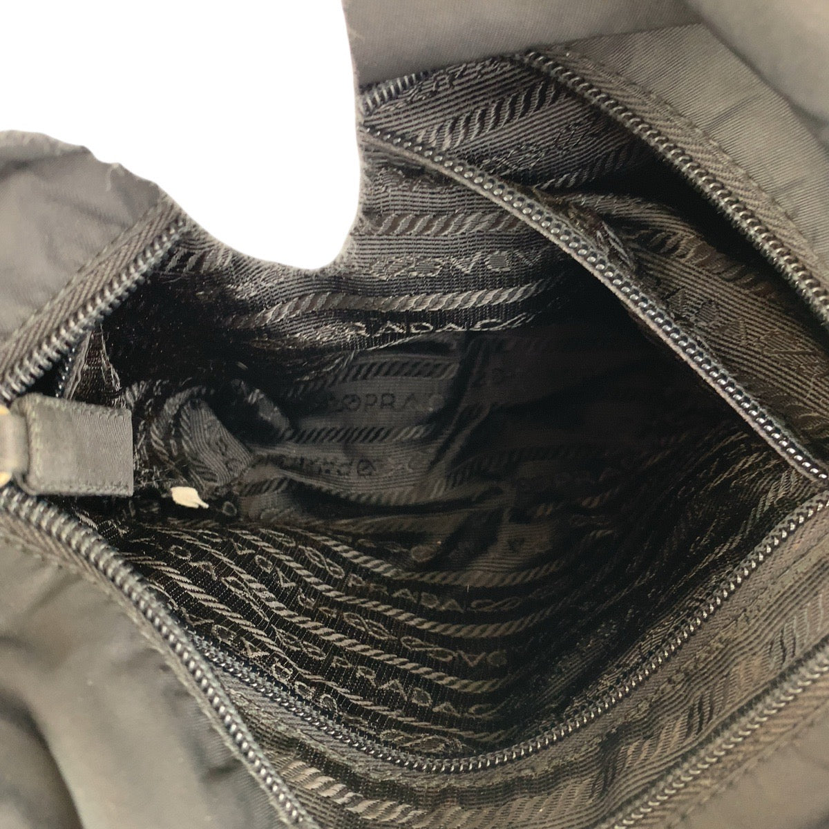17485
PRADA プラダ テスート 三角ロゴプレート ブラック 黒 シルバー金具 ナイロン トートバッグ ハンドバッグ  レディース ABP40