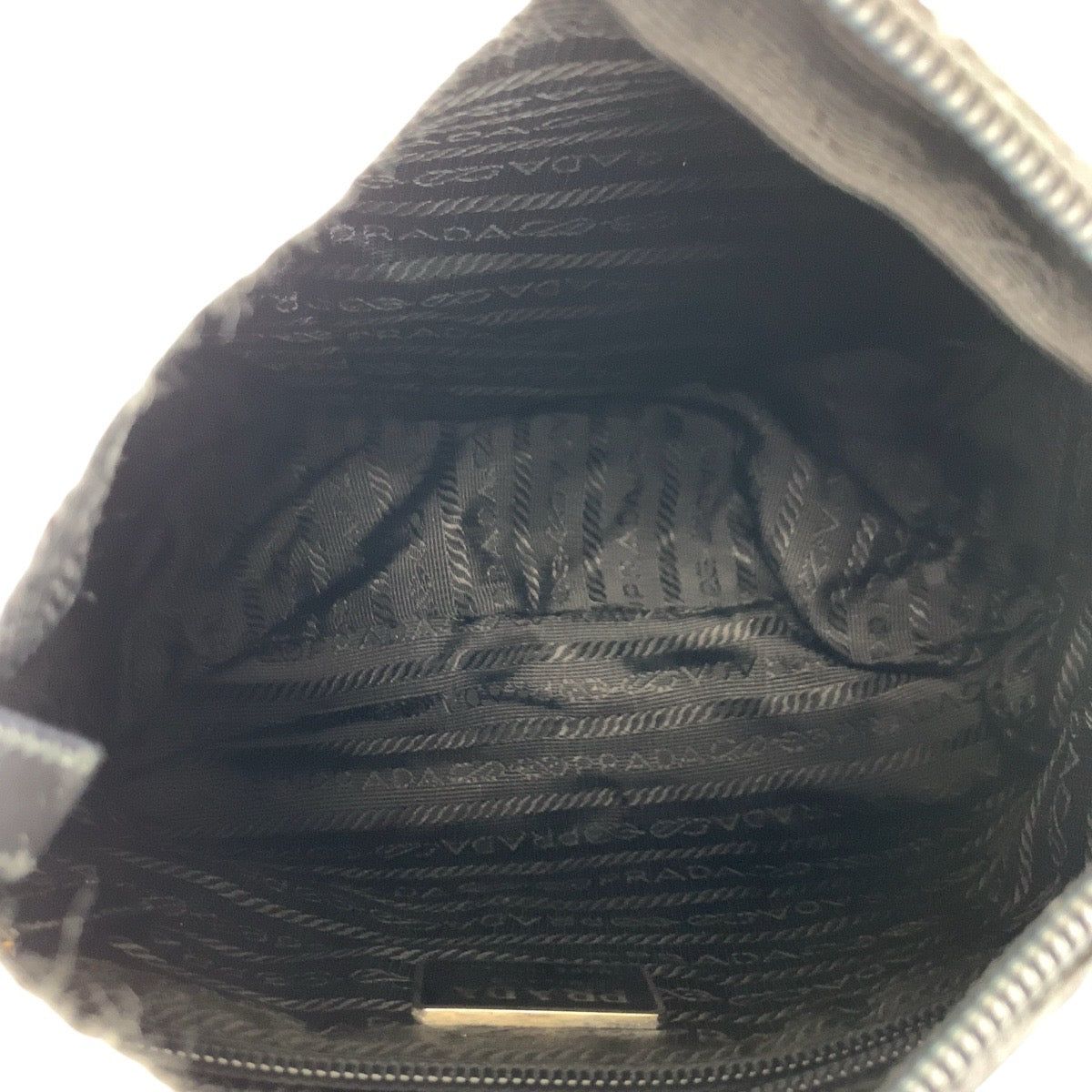 17498
PRADA プラダ テスート 三角ロゴプレート ブラック 黒 シルバー金具 ナイロン / レザー ショルダーバッグ ポシェット  レディース ABP39