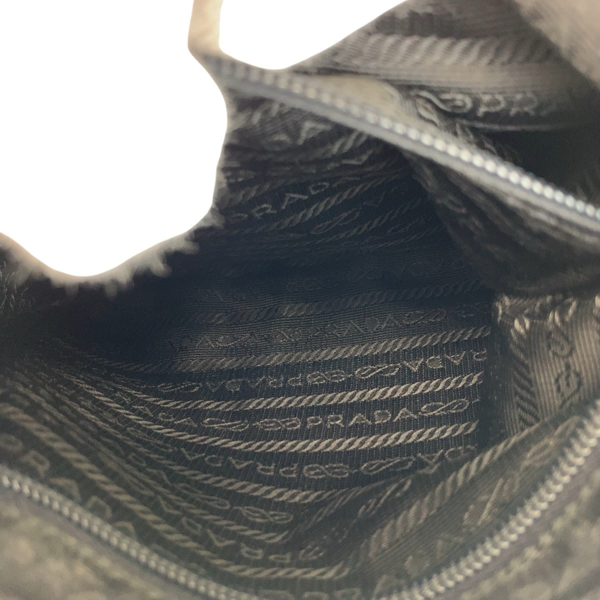 17498
PRADA プラダ テスート 三角ロゴプレート ブラック 黒 シルバー金具 ナイロン / レザー ショルダーバッグ ポシェット  レディース ABP39