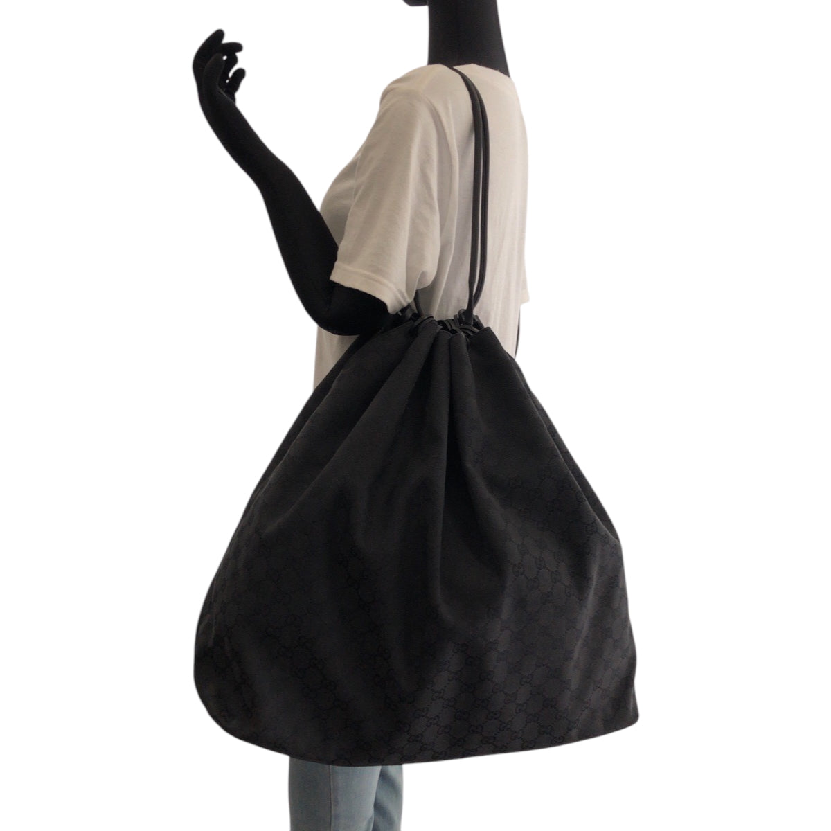 17573
GUCCI グッチ ブラック 黒 ブラック金具 GGキャンバス 91379 巾着 ショルダーバッグ レディース ABP48