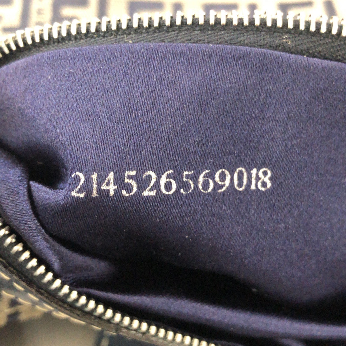 17583
FENDI フェンディ ヴィンテージ ズッキーノ ネイビー シルバー金具 キャンバス / レザー ショルダーバッグ ハンドバッグ レディース A67