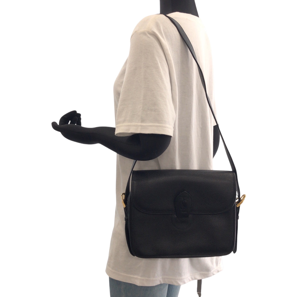 17589
YVES SAINT LAURENT イヴ サンローラン ヴィンテージ YSL ブラック 黒 ゴールド金具 レザー ショルダーバッグ ポシェット  レディース ABP40