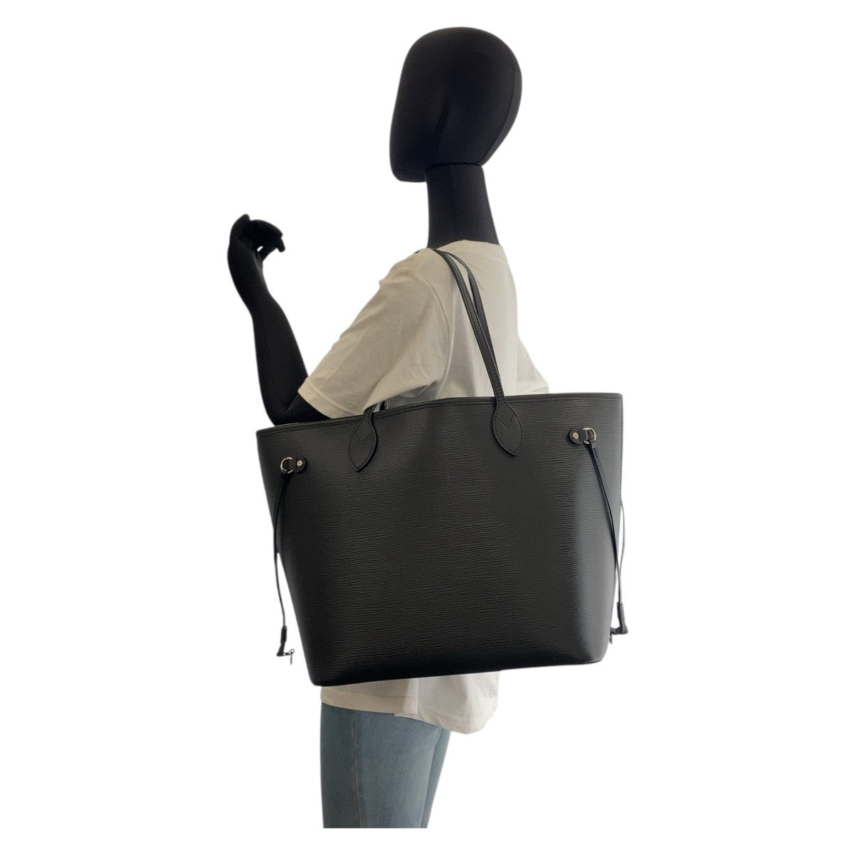 17592
LOUIS VUITTON ルイヴィトン エピ ネヴァーフルMM ブラック ノワール シルバー金具 レザー M40932 ショルダーバッグ  レディース