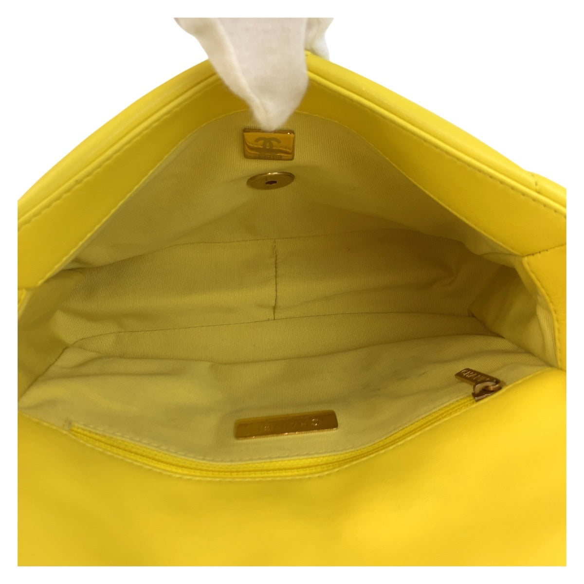 17593
CHANEL シャネル マトラッセ 19 ココマーク ターンロック イエロー ゴールド金具 ラムスキン チェーンショルダーバッグ  レディース ABP490