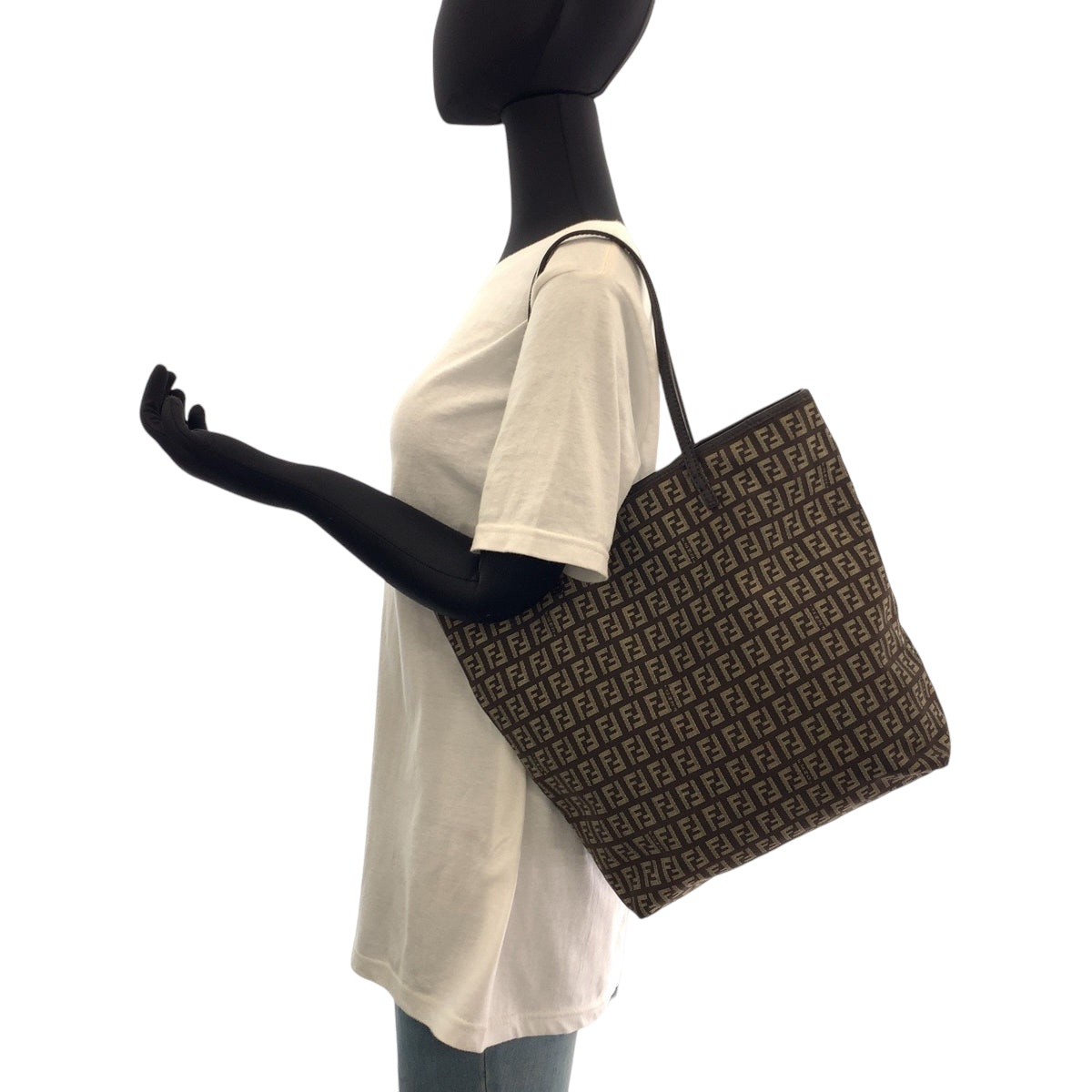 17636
FENDI フェンディ ズッキーノ ブラウン ベージュ シルバー金具 キャンバス 2201 8BH074 トートバッグ ショルダーバッグ  レディース