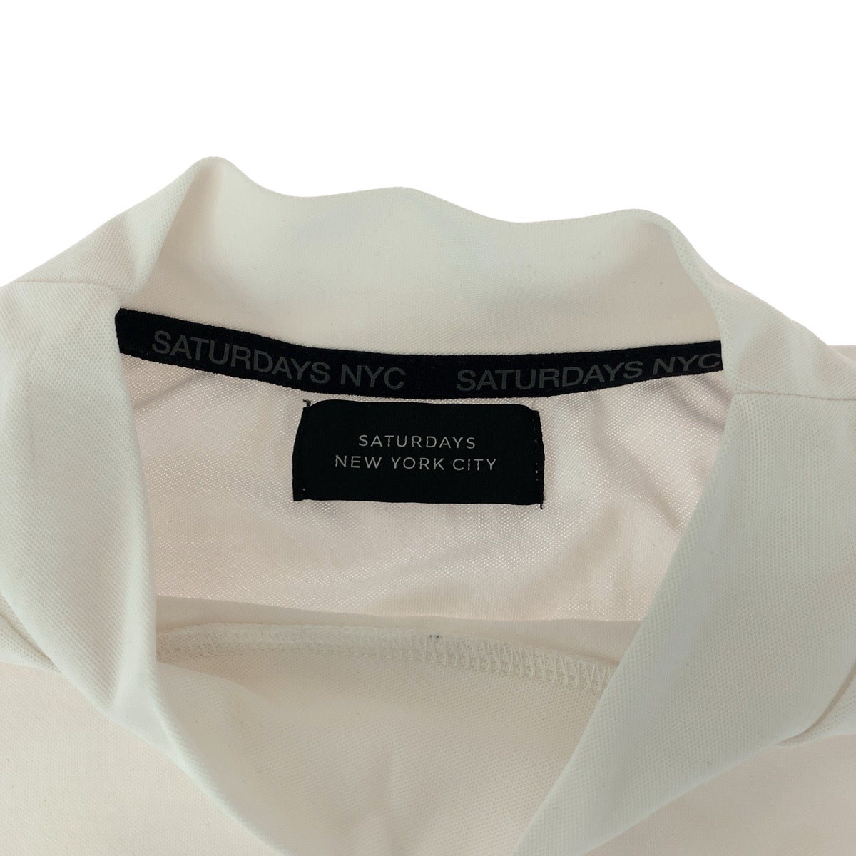 17721
SATURDAYS NEW YORK CITY サタデーズ ニューヨーク シティ サイズXL ホワイト ブラック ポリエステル BGM 12060 A 半袖Tシャツ モックネック  メンズ A6