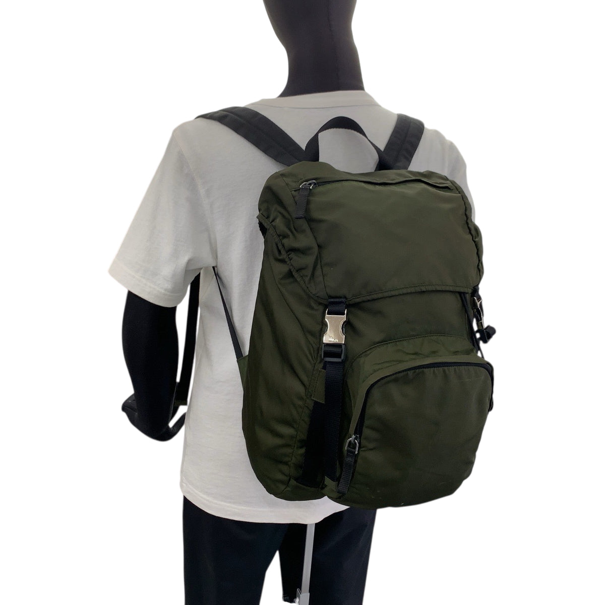 17727
PRADA プラダ テスート 三角ロゴプレート カーキ シルバー金具 ナイロン VZ0056 リュックサック バックパック メンズ ABP50