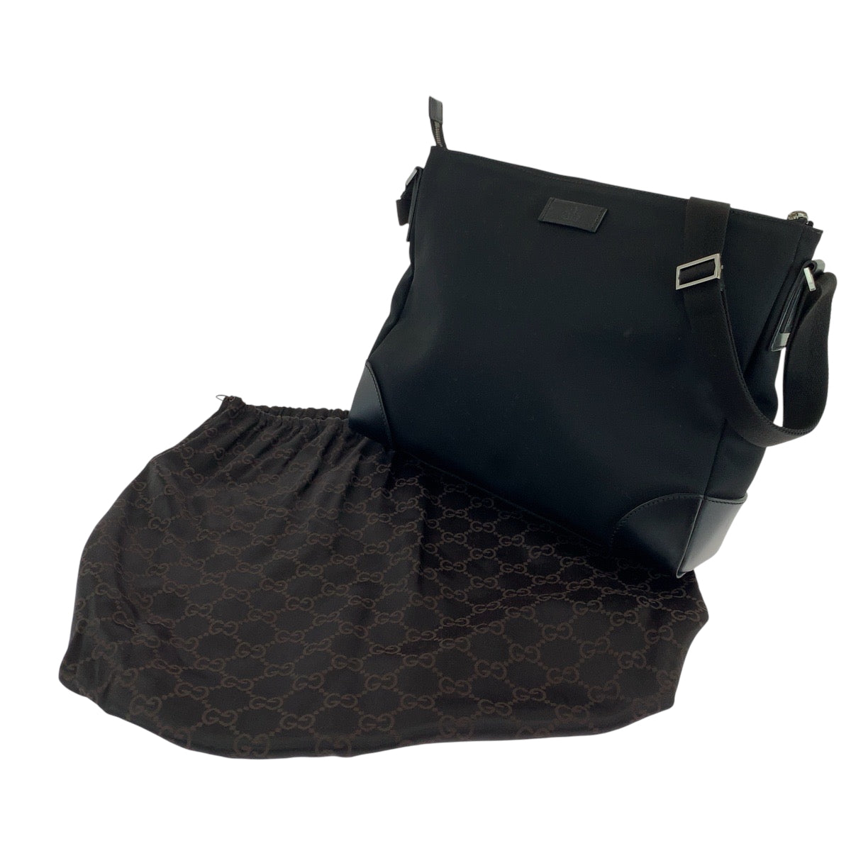 17735
GUCCI グッチ 男女兼用 ブラック 黒 シルバー金具 ナイロン 110054 ショルダーバッグ メッセンジャーバッグ  レディース A52