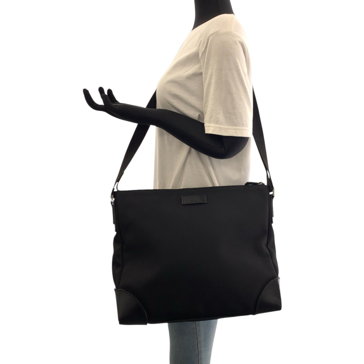 17735
GUCCI グッチ 男女兼用 ブラック 黒 シルバー金具 ナイロン 110054 ショルダーバッグ メッセンジャーバッグ  レディース A52