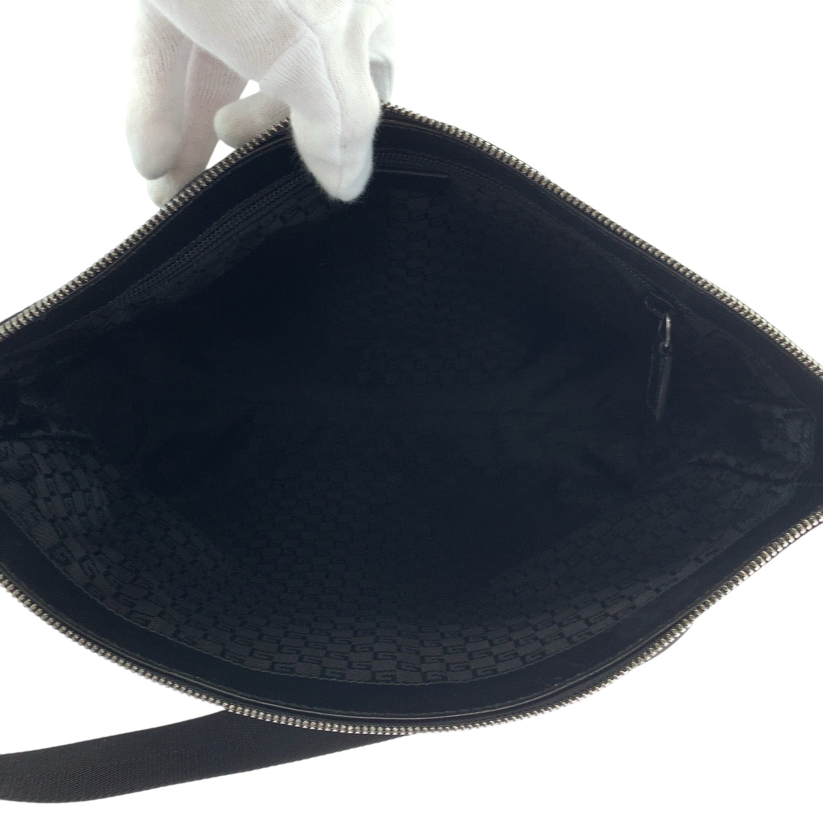 17735
GUCCI グッチ 男女兼用 ブラック 黒 シルバー金具 ナイロン 110054 ショルダーバッグ メッセンジャーバッグ  レディース A52