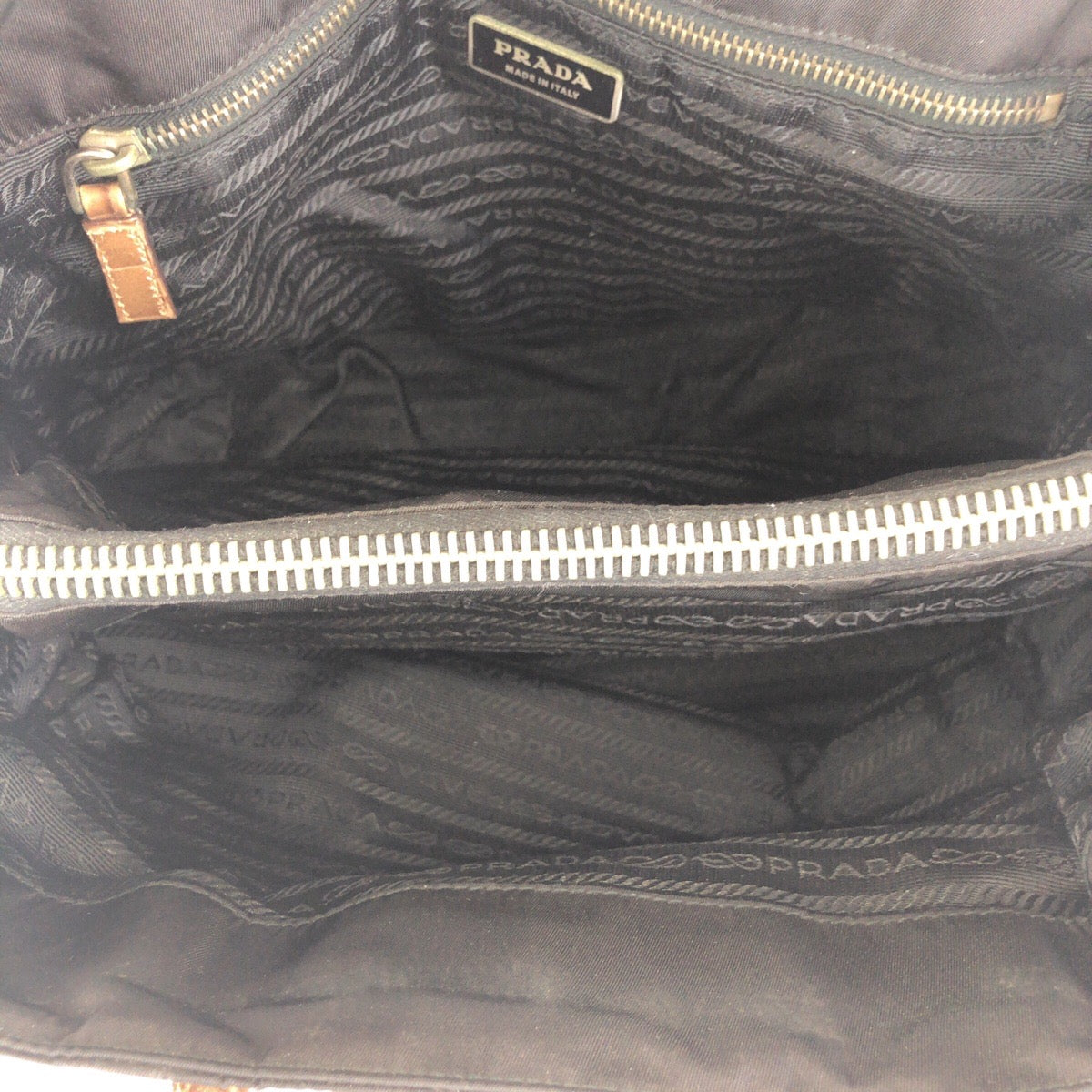 17740
PRADA プラダ テスート 三角ロゴプレート 型押し ブラック 黒 ブラウン シルバー金具 ナイロン / レザー ショルダーバッグ トートバッグ  レディース AB41