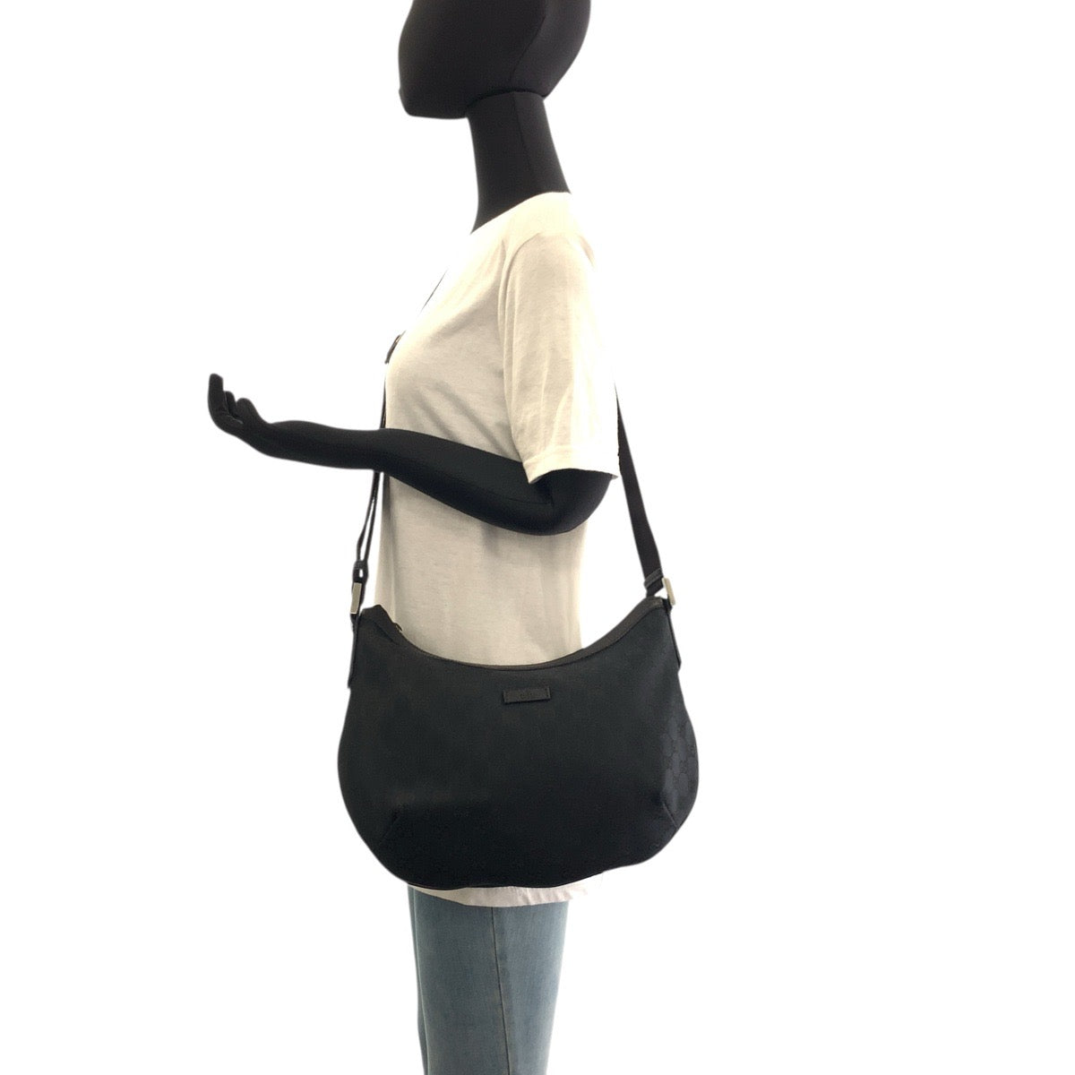 17743
GUCCI グッチ ブラック 黒 シルバー金具 GGキャンバス 181092 ショルダーバッグ メッセンジャーバッグ  レディース AB38