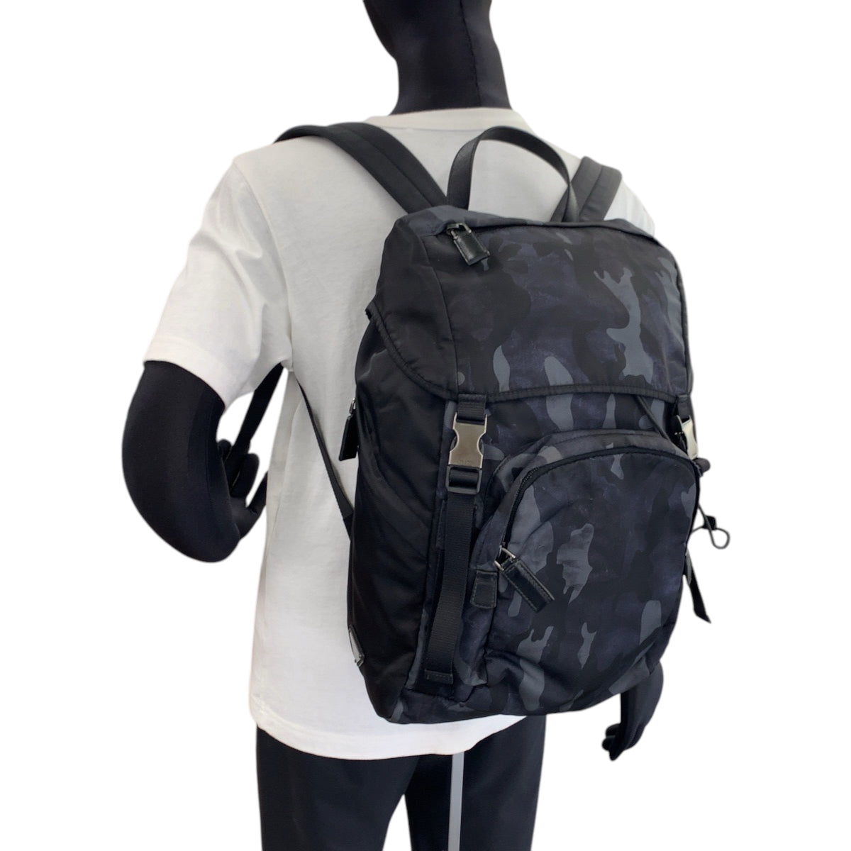 17750
PRADA プラダ カモフラ柄 三角ロゴプレート ブラック ブルー グレー シルバー金具 ナイロン 2VZ135 リュックサック バックパック  メンズ ABP63