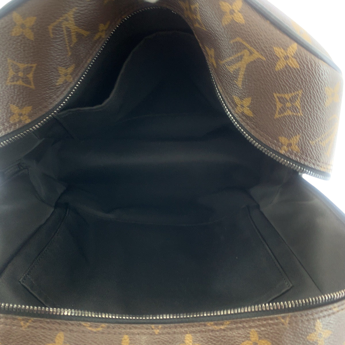 17758
LOUIS VUITTON ルイヴィトン モノグラム ディーン バックパック ブラウン ブラック金具 PVC M45335 リュックサック バックパック  メンズ