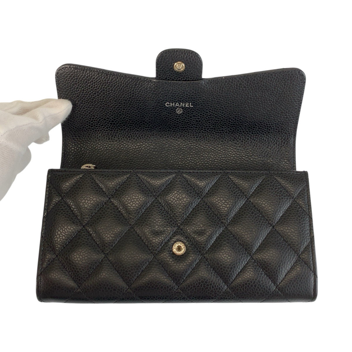 17777
CHANEL シャネル マトラッセ ココマーク ブラック 黒 シルバー金具 キャビアスキン 長財布 ロングウォレット  レディース ABP85
