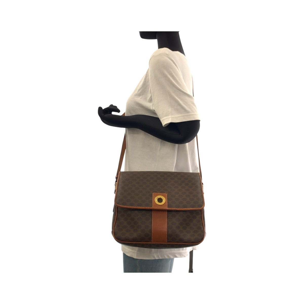 17812
CELINE セリーヌ ヴィンテージ マカダム サークルロゴ ブラウン ゴールド金具 PVC / レザー ショルダーバッグ ポシェット レディース AB46