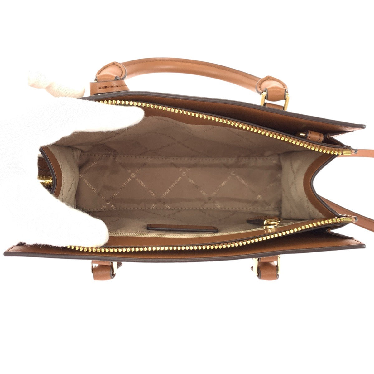 17820
Michael Kors マイケルコース MKシグネチャー シェイラ センタージップ サッチェル ホワイト ブラウン ゴールド金具 PVC ショルダーバッグ ハンドバッグ トートバッグ 2way  レディース S19