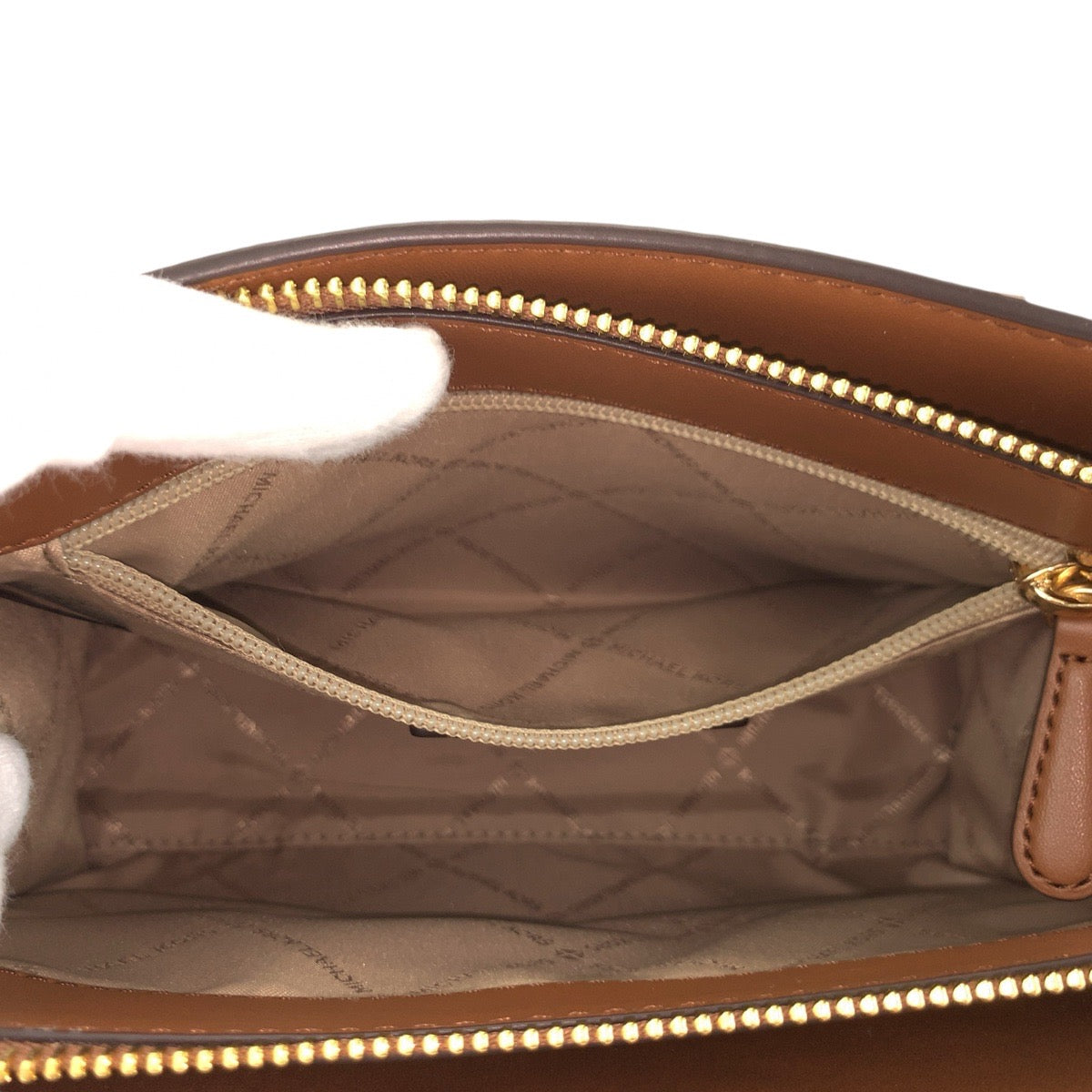 17820
Michael Kors マイケルコース MKシグネチャー シェイラ センタージップ サッチェル ホワイト ブラウン ゴールド金具 PVC ショルダーバッグ ハンドバッグ トートバッグ 2way  レディース S19
