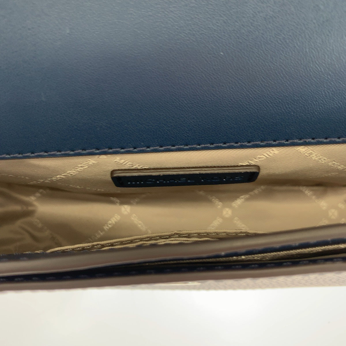 17828
Michael Kors マイケルコース ロゴ ネイビー シルバー金具 レザー 35F4STVC1L ショルダーバッグ ポシェット レディース N25