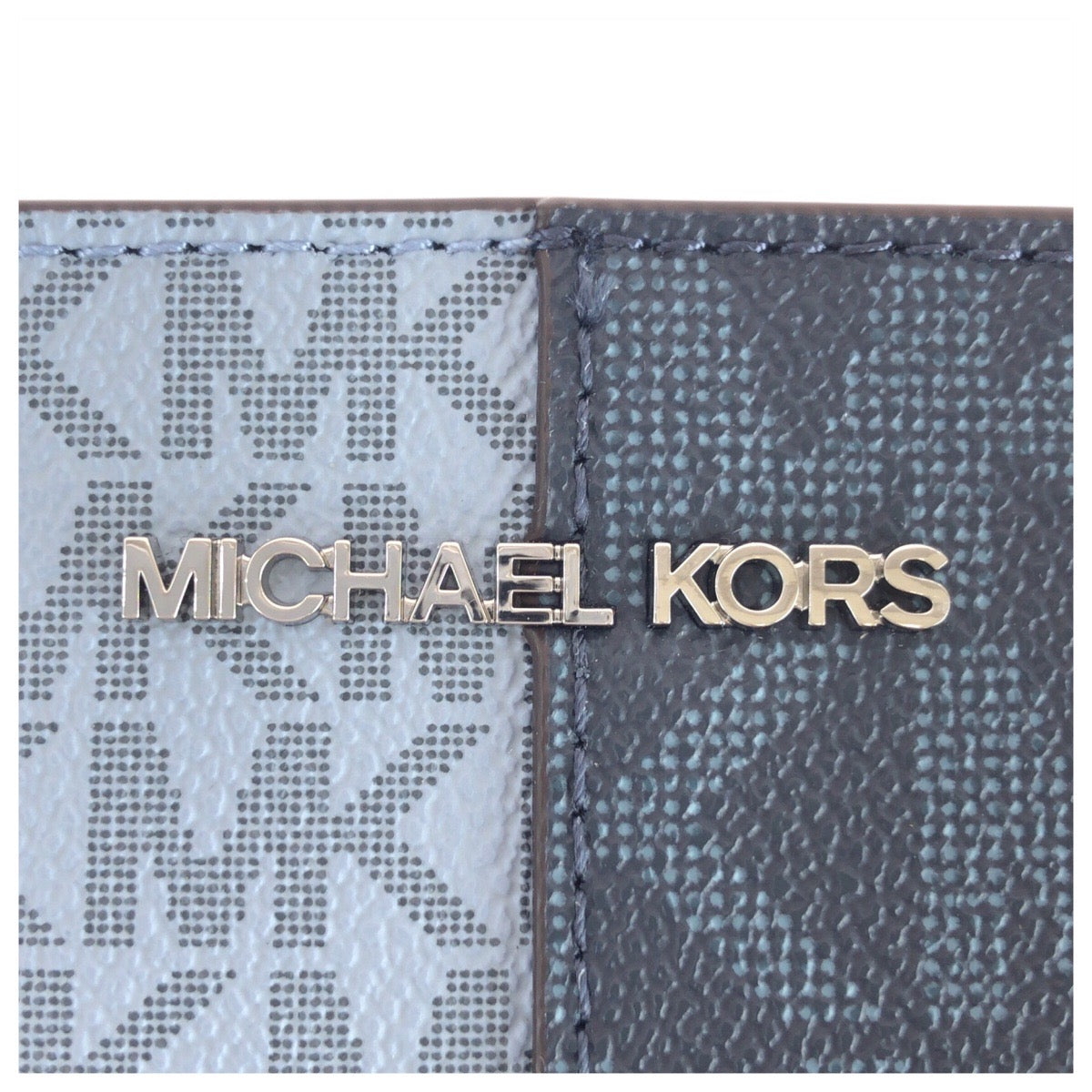 17829
Michael Kors マイケルコース MKシグネチャー ツートーン ブルー ネイビー シルバー金具 PVC ショルダーバッグ ポシェット レディース N23