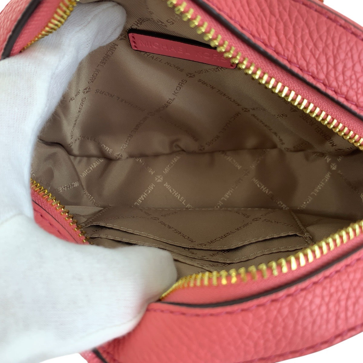 17831
Michael Kors マイケルコース ピンク ゴールド金具 レザー ショルダーバッグ ポシェット レディース N23