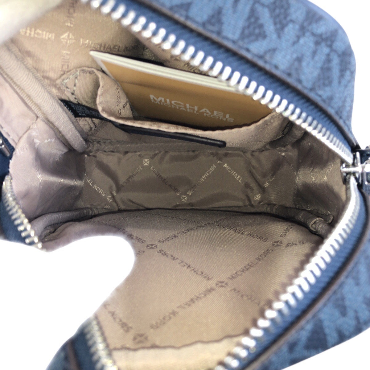 17837
Michael Kors マイケルコース ネイビー ベージュ シルバー金具 レザー 斜め掛け ショルダーバッグ レディース N23