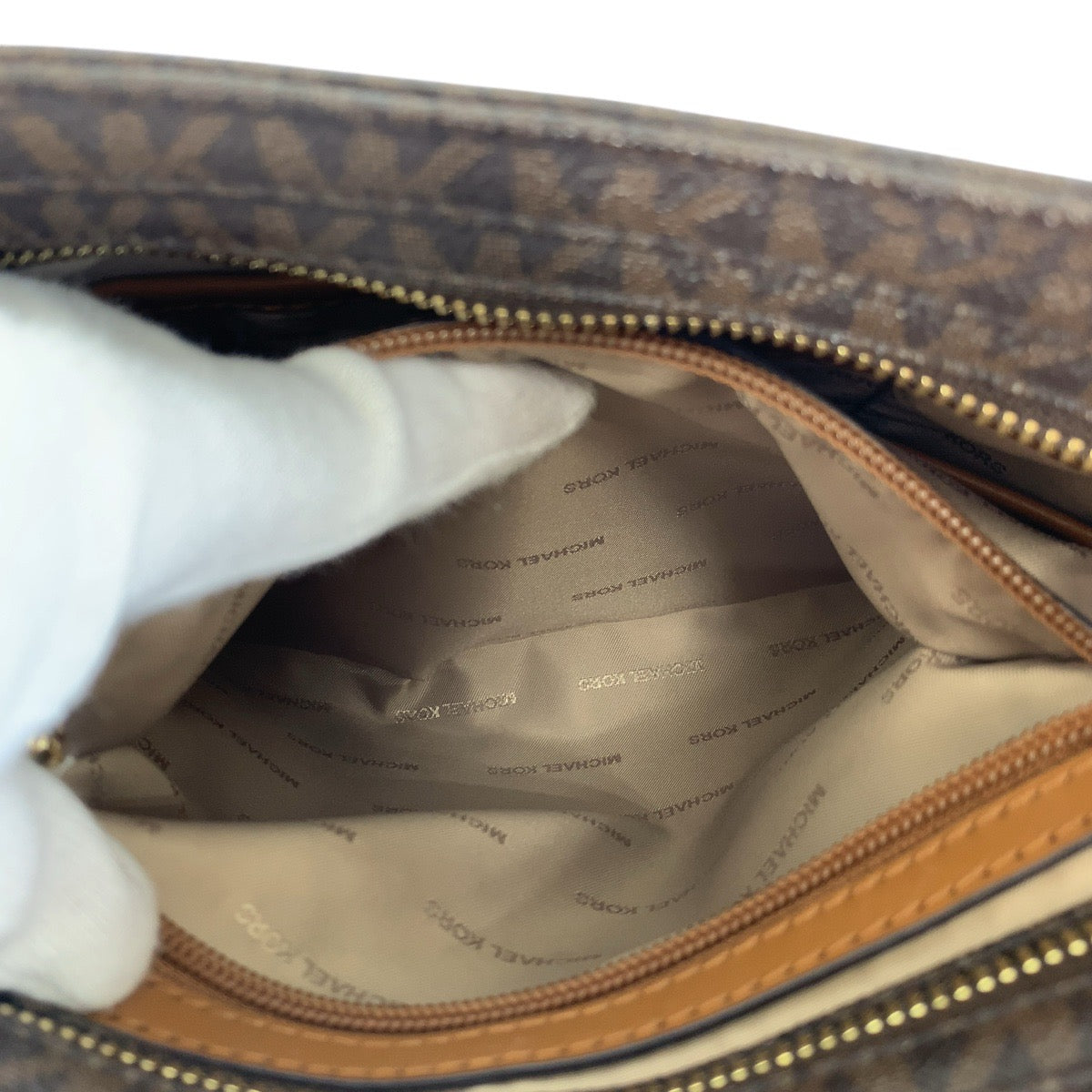 17864
Michael Kors マイケルコース ブラウン ゴールド金具 PVC / レザー ショルダーバッグ ポシェット  レディース A18
