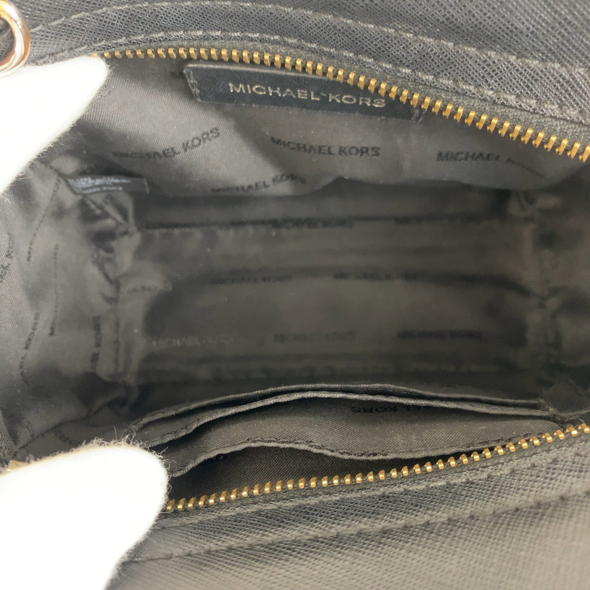 17870
Michael Kors マイケルコース ブラック 黒 ゴールド金具 レザー ショルダーバッグ ポシェット  レディース AB7