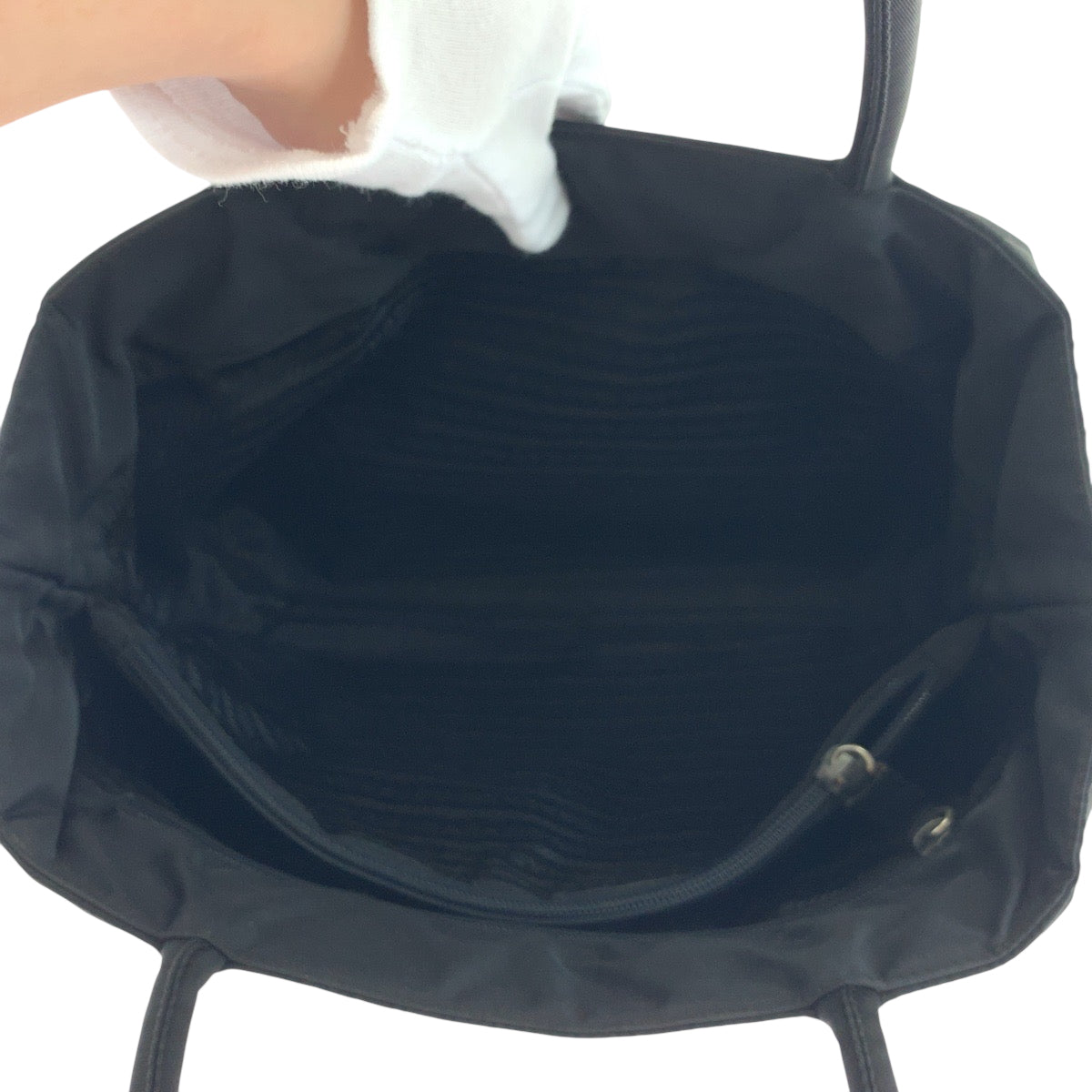 17881
PRADA プラダ テスート 三角ロゴプレート ブラック 黒 シルバー金具 ナイロン トートバッグ ショルダーバッグ レディース ABP39