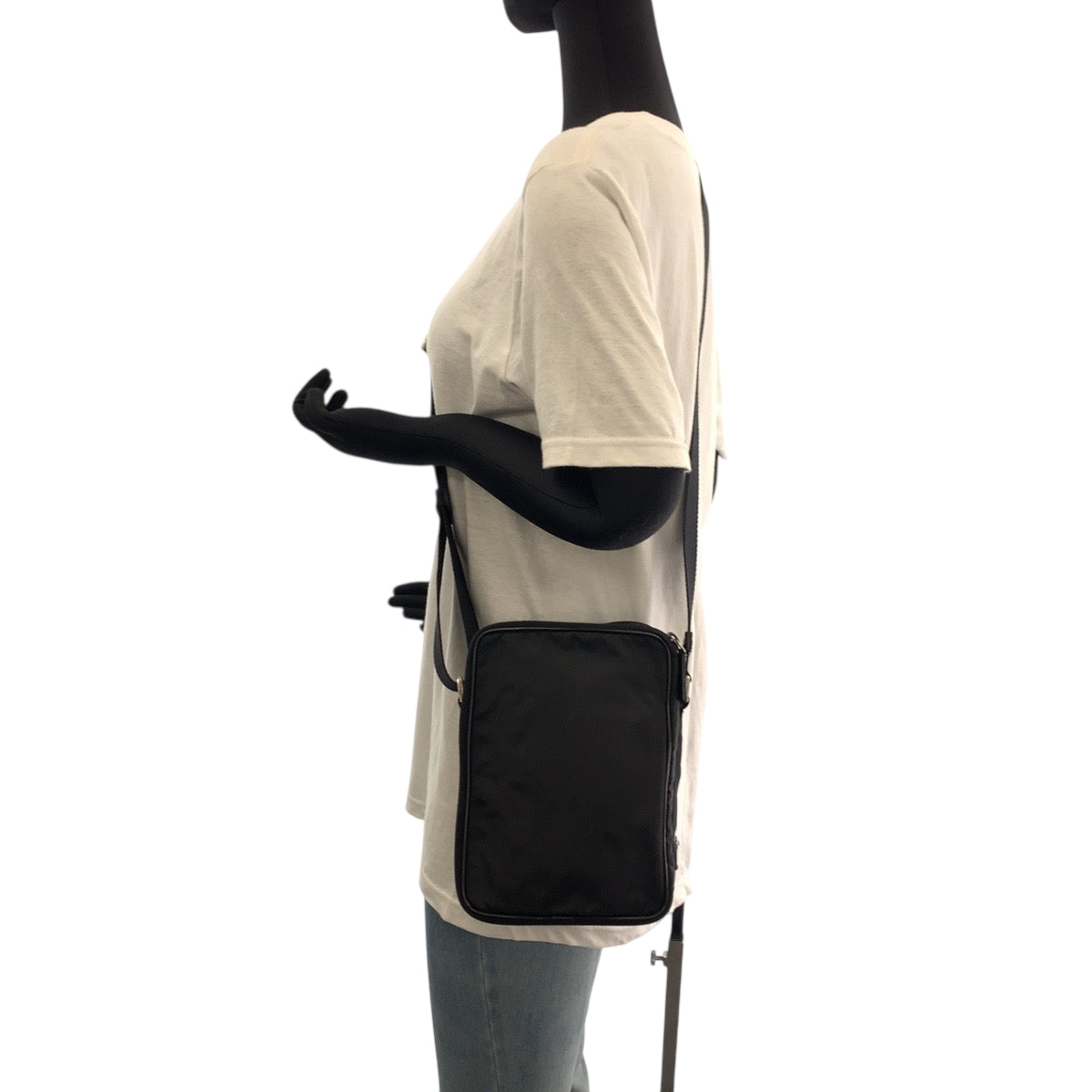 17884
PRADA プラダ テスート 三角ロゴプレート ブラック 黒 シルバー金具 ナイロン ショルダーバッグ ポシェット  レディース ABP40