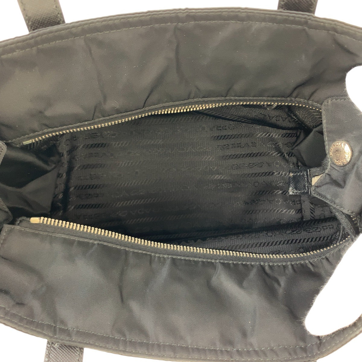 17885
PRADA プラダ テスート サフィアーノ 三角ロゴプレート ブラック 黒 シルバー金具 ナイロン / レザー トートバッグ ハンドバッグ  レディース ABP40