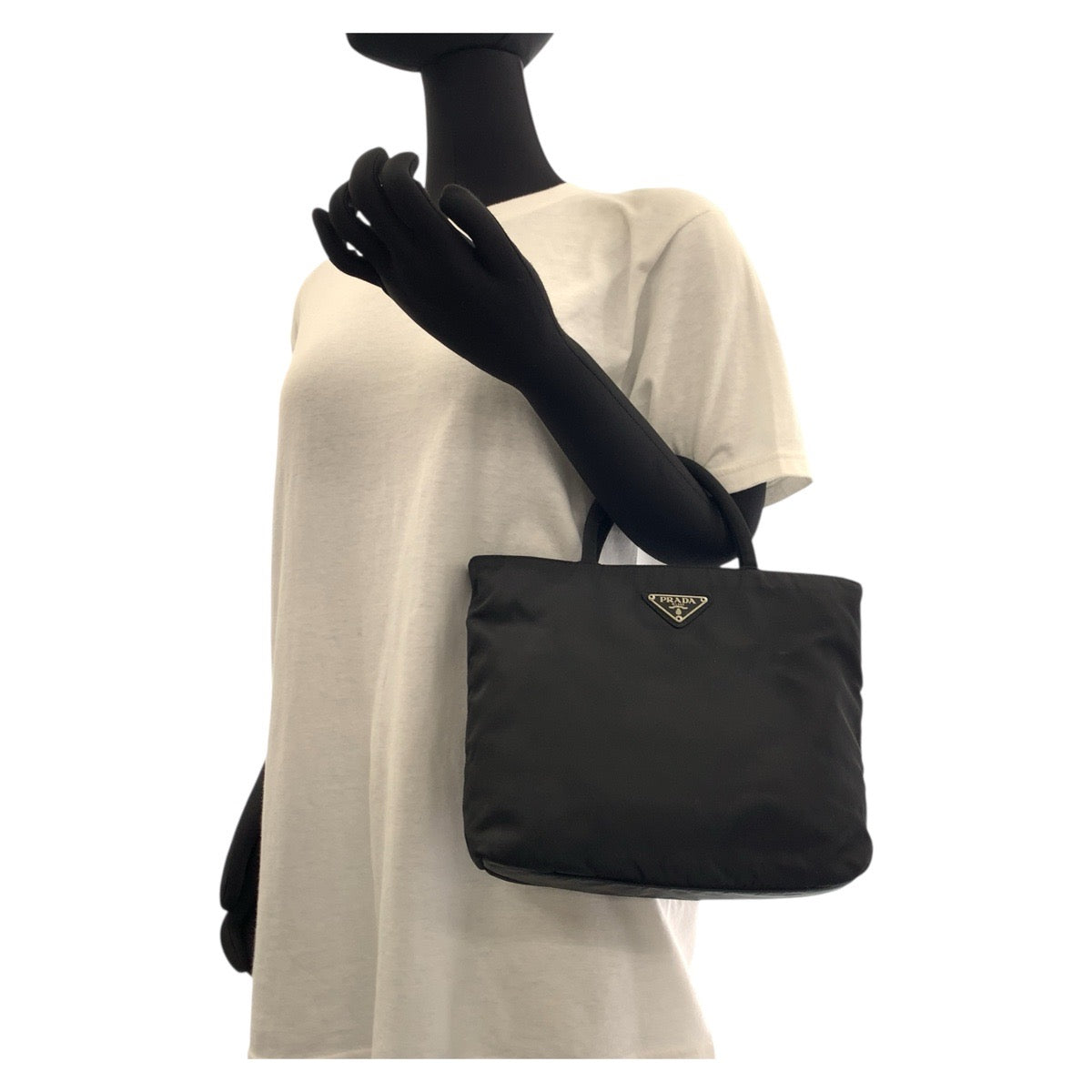17910
PRADA プラダ テスート 三角ロゴプレート ブラック 黒 シルバー金具 ナイロン トートバッグ ハンドバッグ  レディース ABP40