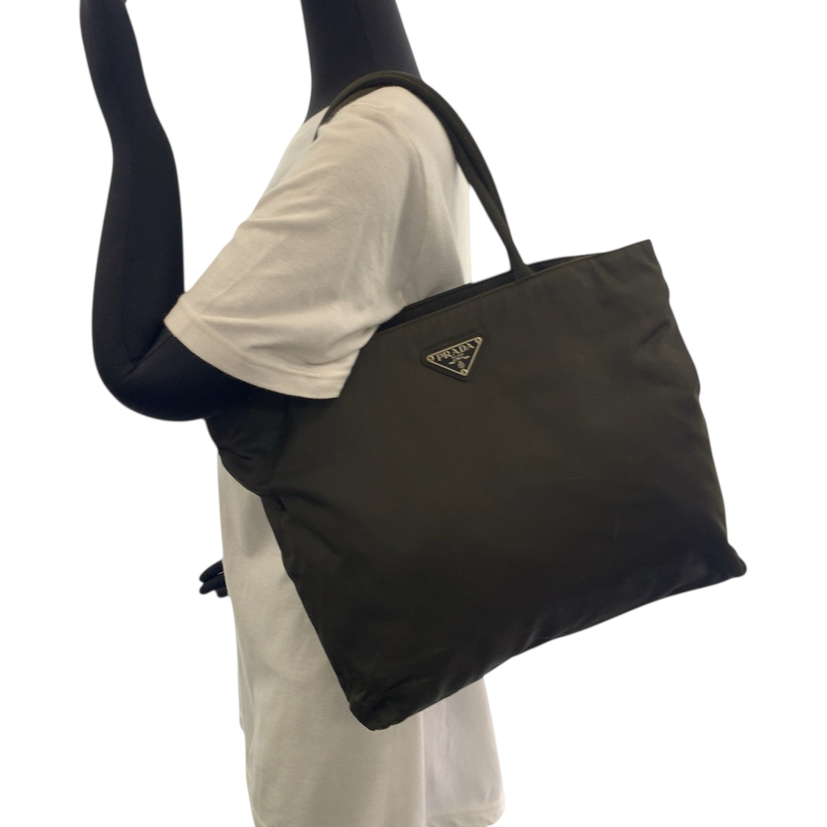 17913
PRADA プラダ テスート 三角ロゴプレート カーキ シルバー金具 ナイロン トートバッグ ショルダーバッグ  レディース AB16