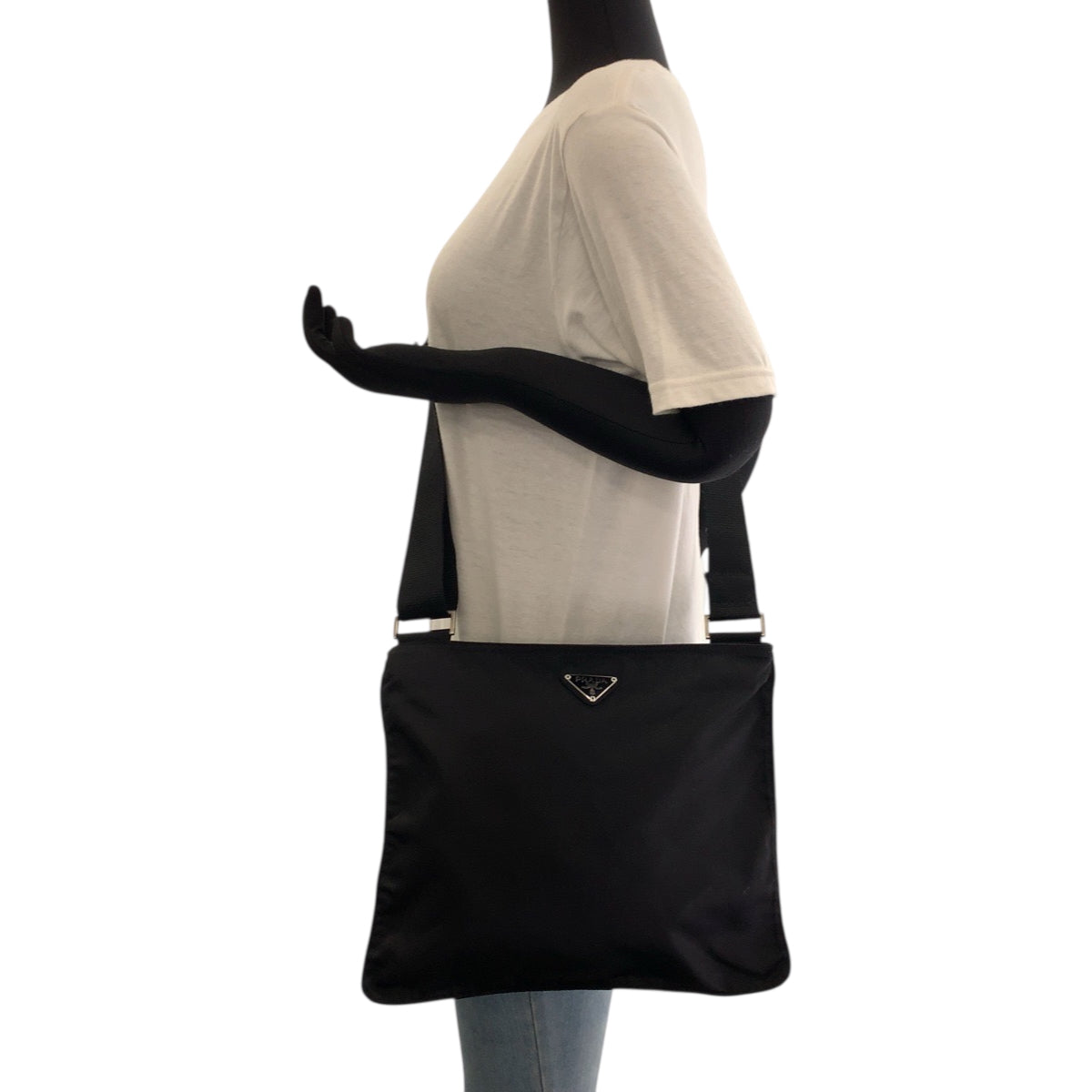 17916
PRADA プラダ テスート 三角ロゴプレート ブラック 黒 シルバー金具 ナイロン ショルダーバッグ ポシェット  メンズ A46