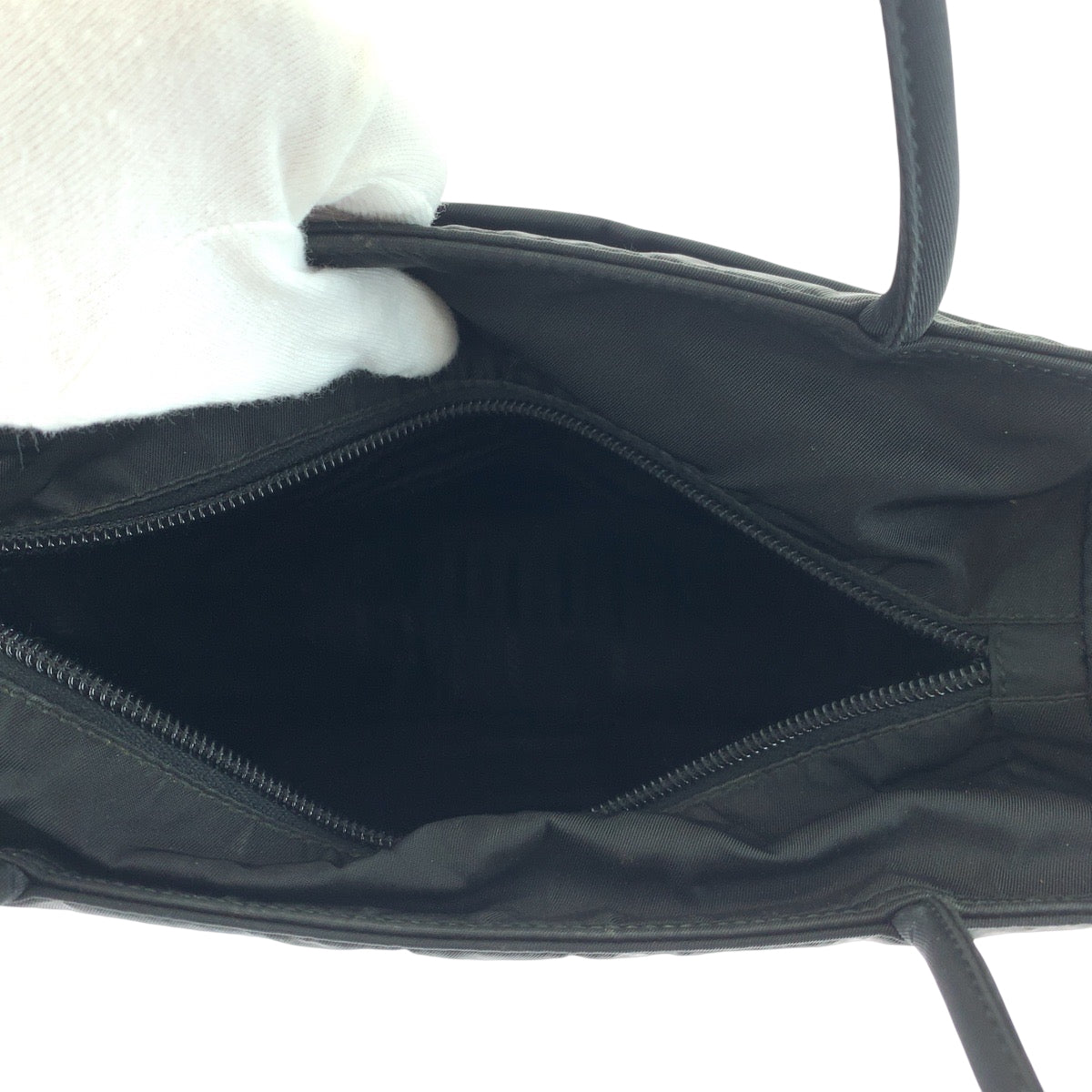 17920
PRADA プラダ テスート 三角ロゴプレート ブラック 黒 シルバー金具 ナイロン ハンドバッグ ショルダーバッグ  レディース ABP40