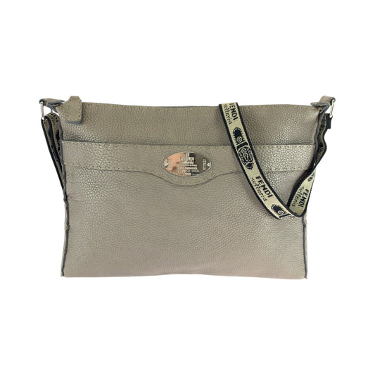 18048
FENDI フェンディ セレリア ベージュ シルバー金具 レザー 2390-8BT093 ショルダーバッグ 斜め掛け  レディース AB38