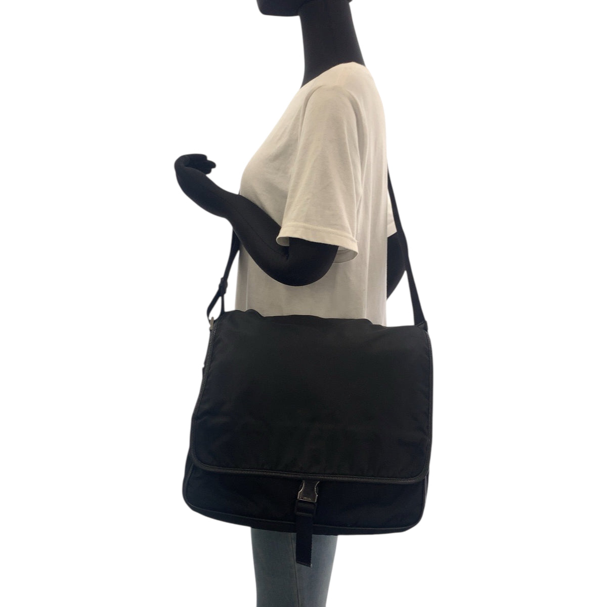 18051
PRADA プラダ テスート 三角ロゴプレート 男女兼用 ブラック 黒 シルバー金具 ナイロン V166 ショルダーバッグ メッセンジャーバッグ  レディース ABP43