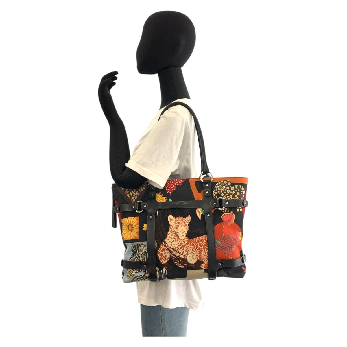 18057
Salvatore Ferragamo サルヴァトーレフェラガモ ブラック 黒 マルチカラー シルバー金具 ナイロン / レザー AU-21/6408 トートバッグ ショルダーバッグ  レディース AB40