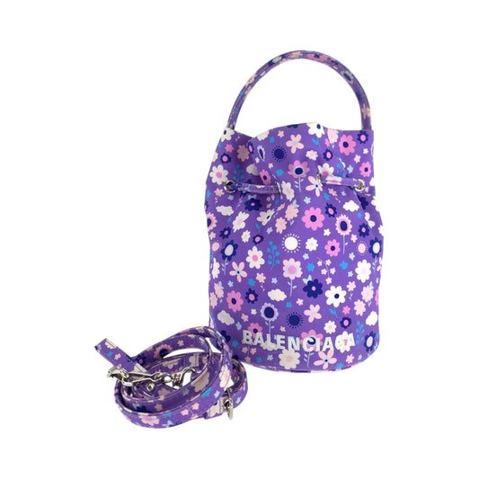 18065
BALENCIAGA バレンシアガ ドローストリングバケットバッグ フラワープ パープル マルチカラー シルバー金具 イカットナイロンキャンバス 656682 ショルダーバッグ ハンドバッグ 2way  レディース ABP50