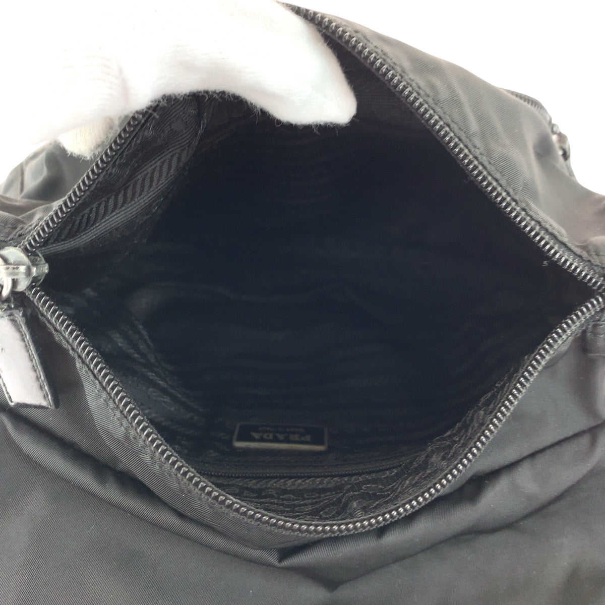 18093
PRADA プラダ テスート 三角ロゴプレート ブラック 黒　シルバー金具 ナイロン ショルダーバッグ ポシェット  レディース AB39