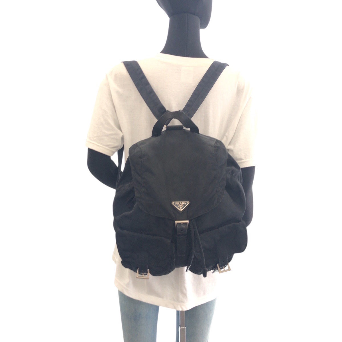 18110
PRADA プラダ テスート 三角ロゴプレート ブラック 黒 シルバー金具 ナイロン バックパック リュックサック  レディース AB42