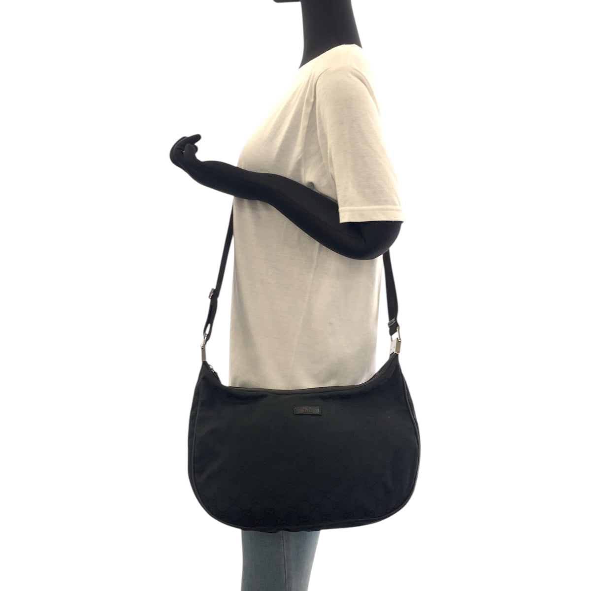 18111
GUCCI グッチ ブラック 黒 シルバー金具 GGキャンバス 122790 ショルダーバッグ 斜め掛け  レディース ABP40