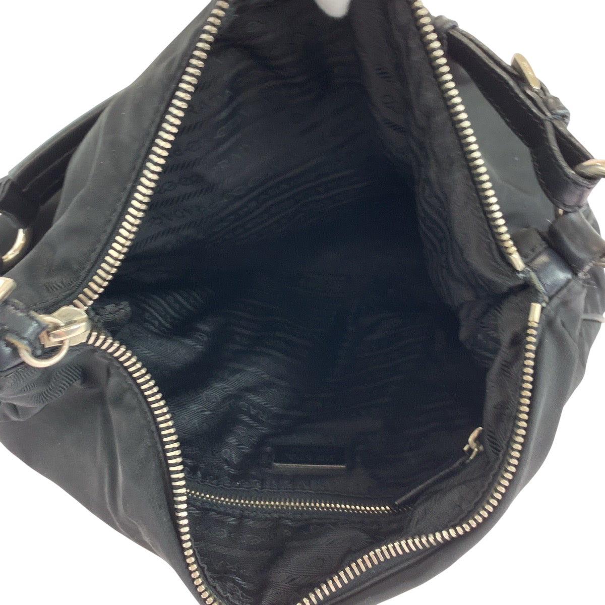 18126
PRADA プラダ テスート 三角ロゴプレート ブラック 黒 シルバー金具 ナイロン / レザー ホーボー ショルダーバッグ 肩掛け  レディース ABP40