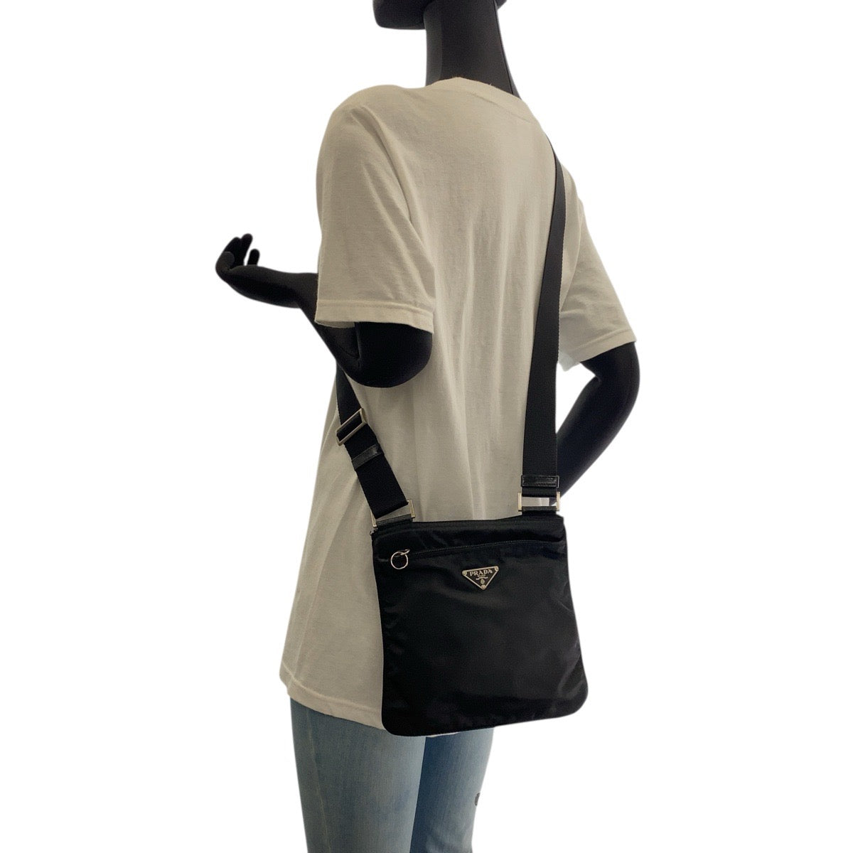 18128
PRADA プラダ テスート 三角ロゴプレート ブラック 黒 シルバー金具 ナイロン ショルダーバッグ ポシェット  レディース AB32
