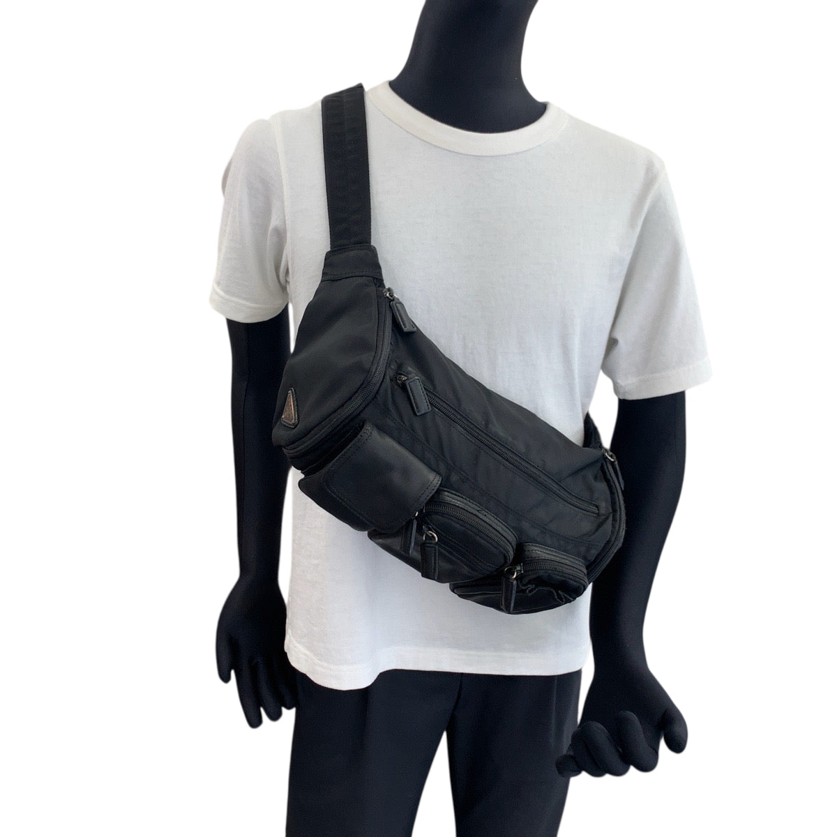 18143
PRADA プラダ テスート 三角ロゴプレート ブラック 黒 シルバー金具 ナイロン / レザー ウエストバッグ バムバッグ  メンズ