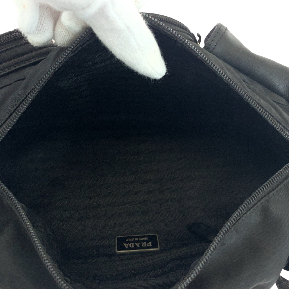 18143
PRADA プラダ テスート 三角ロゴプレート ブラック 黒 シルバー金具 ナイロン / レザー ウエストバッグ バムバッグ  メンズ
