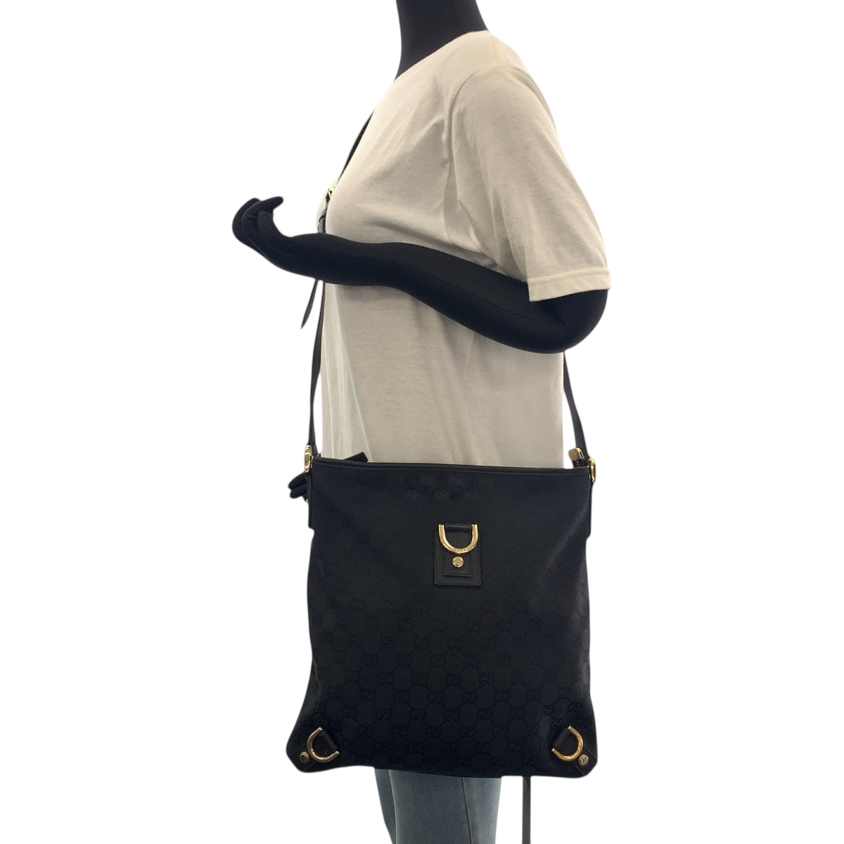 18162
GUCCI グッチ アビー ブラック 黒 ゴールド金具 GGキャンバス 131326 ショルダーバッグ 斜め掛け  レディース AB34